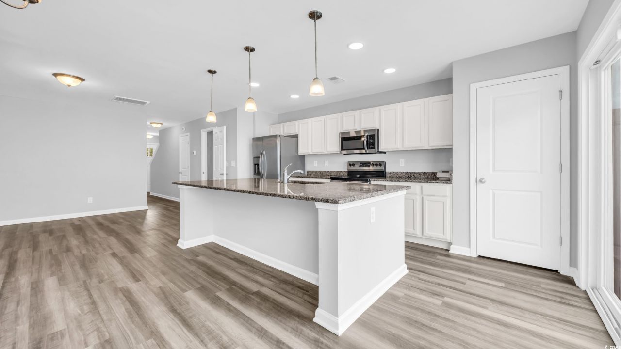 1125 Fairway Ln. Photo 9