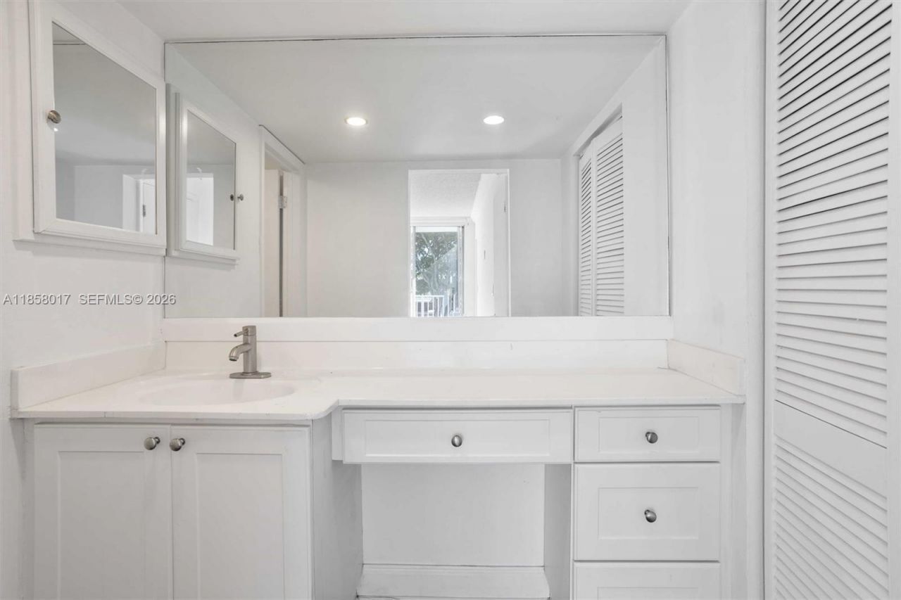 1801 S Treasure Dr, Unit 217, North Bay Village, FL 33141 Photo