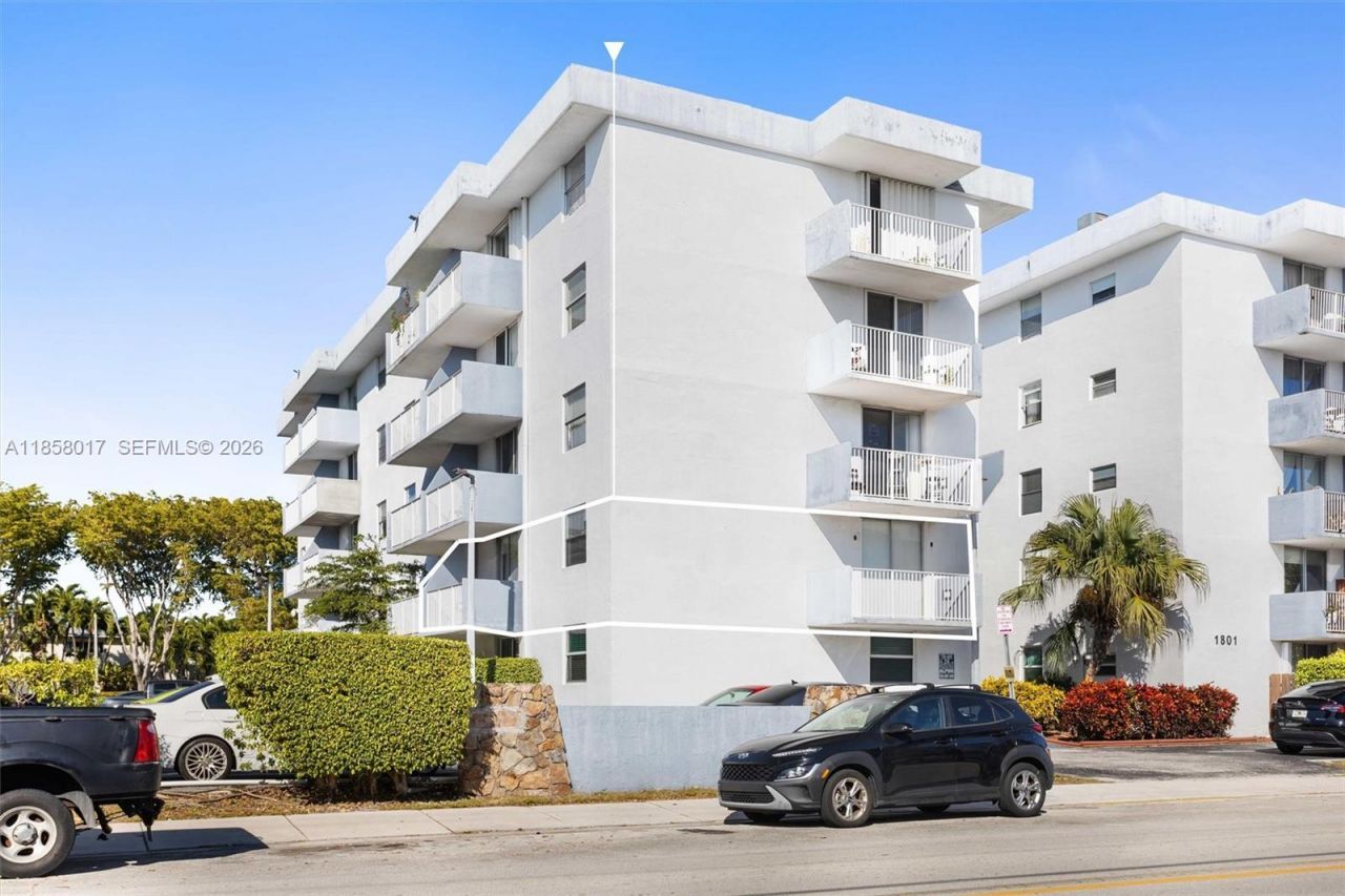 1801 S Treasure Dr, Unit 217, North Bay Village, FL 33141 Photo