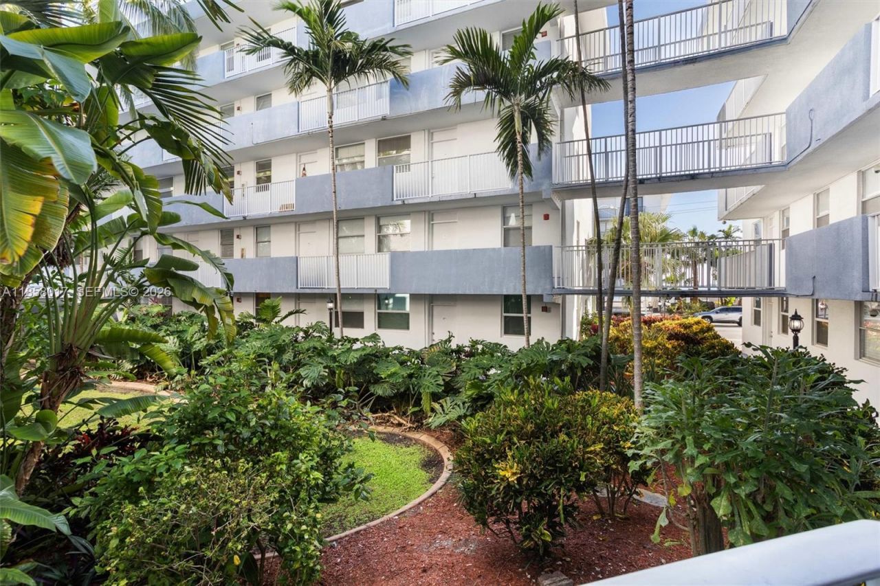 1801 S Treasure Dr, Unit 217, North Bay Village, FL 33141 Photo