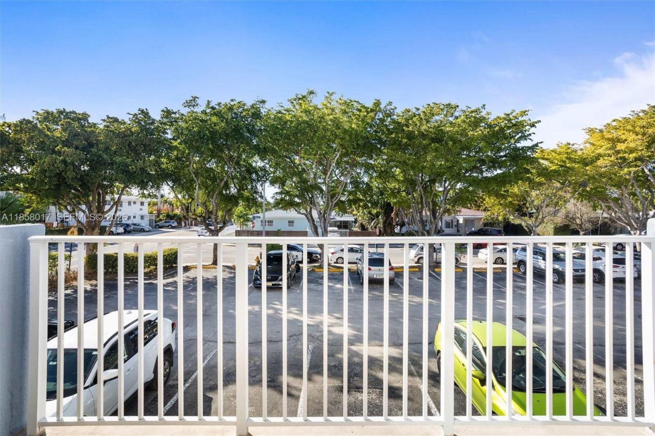 1801 S Treasure Dr, Unit 217, North Bay Village, FL 33141 Photo