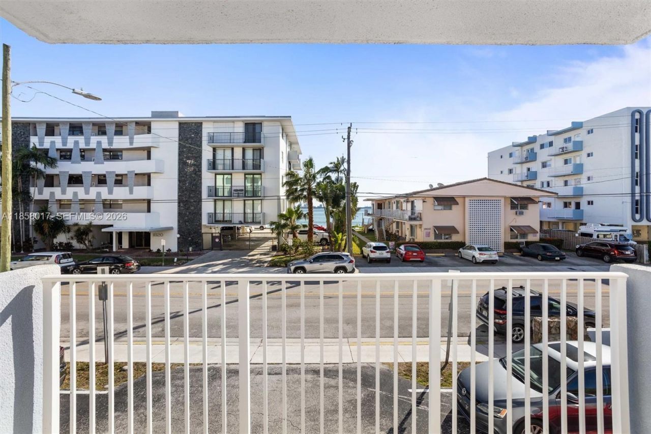 1801 S Treasure Dr, Unit 217, North Bay Village, FL 33141 Photo