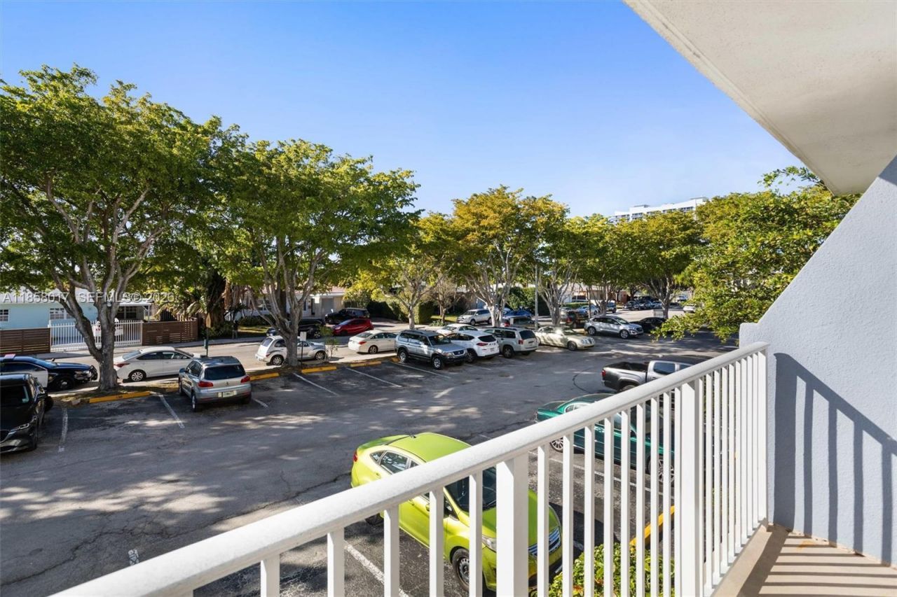 1801 S Treasure Dr, Unit 217, North Bay Village, FL 33141 Photo