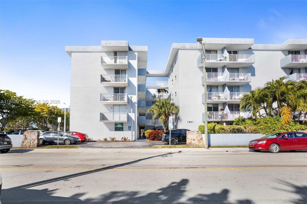 1801 S Treasure Dr, Unit 217, North Bay Village, FL 33141 Photo