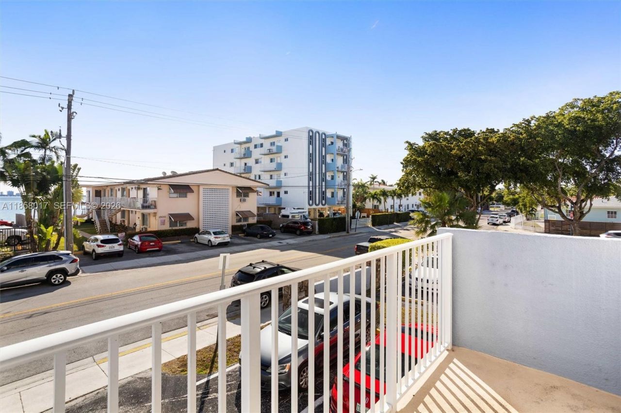 1801 S Treasure Dr, Unit 217, North Bay Village, FL 33141 Photo