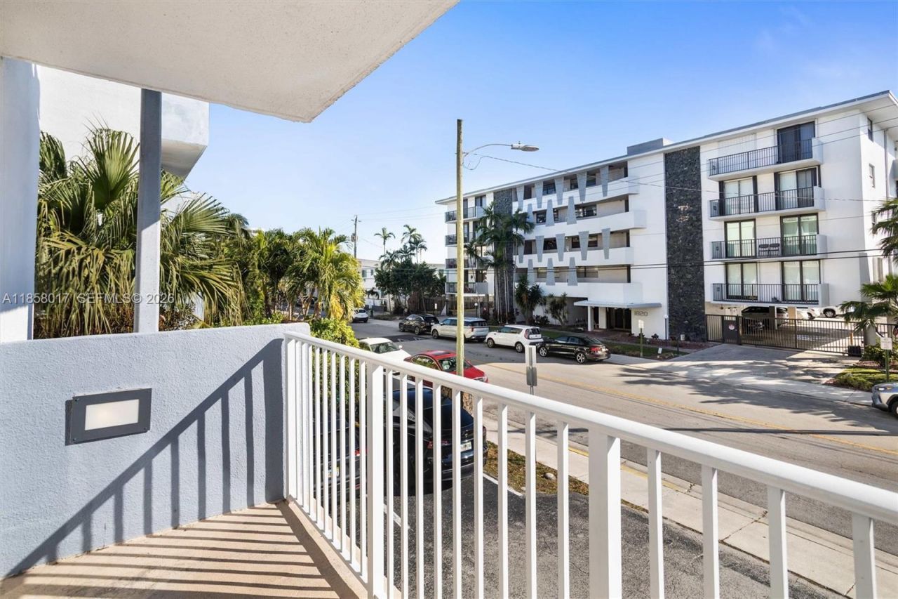 1801 S Treasure Dr, Unit 217, North Bay Village, FL 33141 Photo