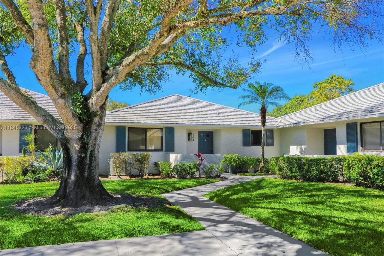 105 Club Dr, Unit 105, Palm Beach Gardens, FL 33418 Photo