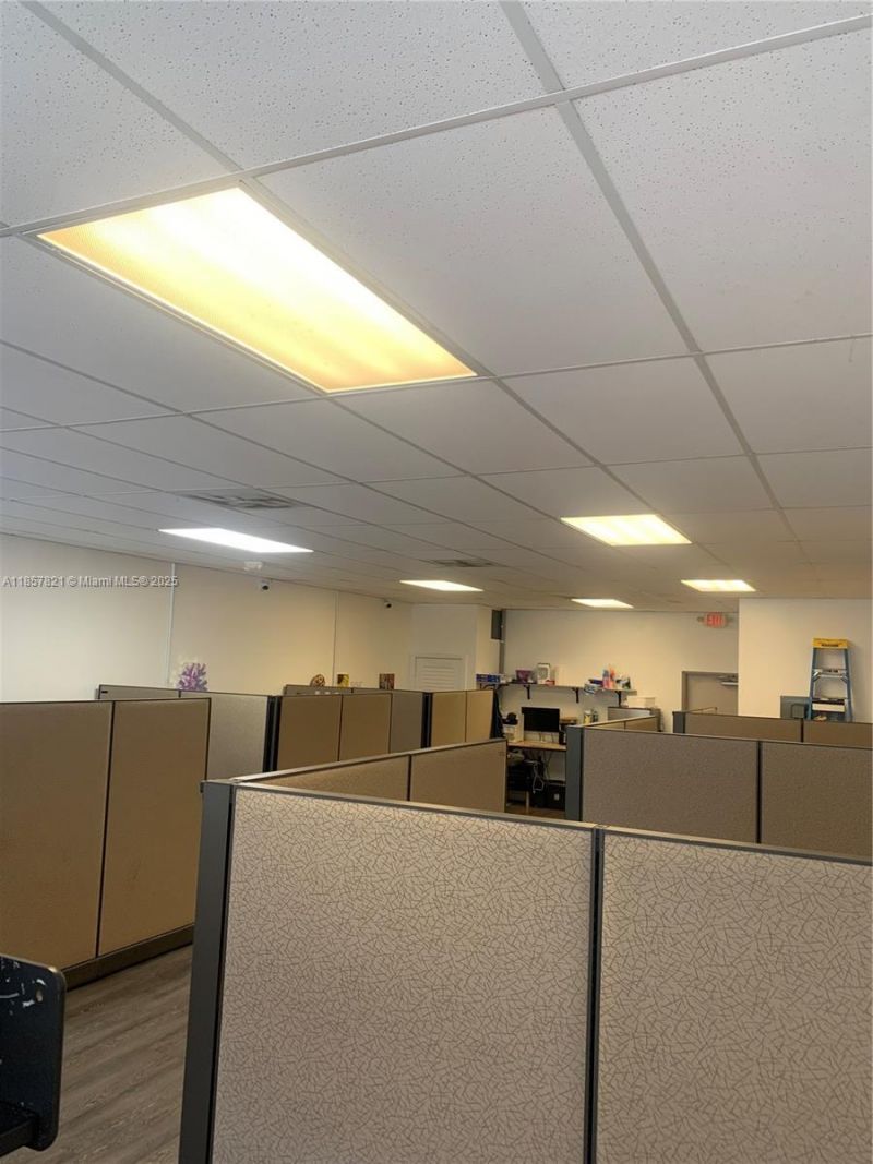 8463 W Oakland Park Blvd, Sunrise, FL 33351 Photo