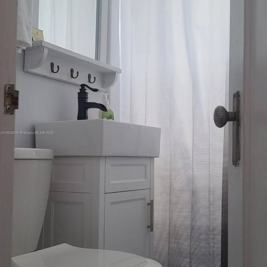 3710 Collins Ave, Unit N-309, Miami Beach, FL 33140 Photo