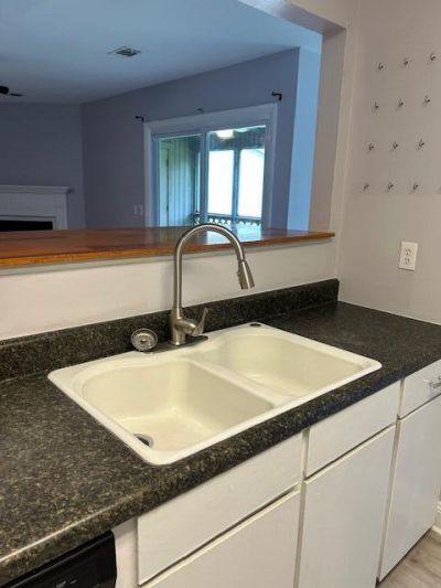 1004 Greencastle Drive Photo 12