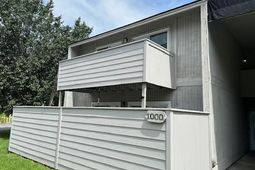 1004 Greencastle Drive photo 4