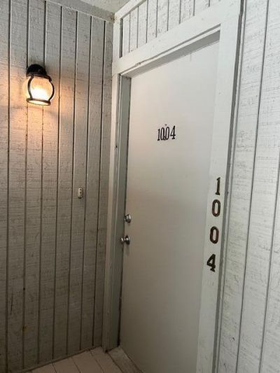 1004 Greencastle Drive Photo 4