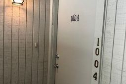 1004 Greencastle Drive photo 4