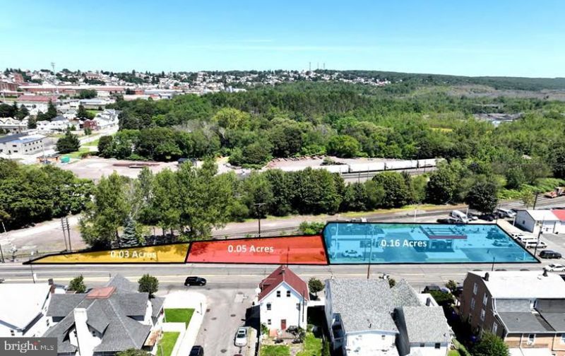 419 E BROAD STREET, HAZLETON, PA 18201