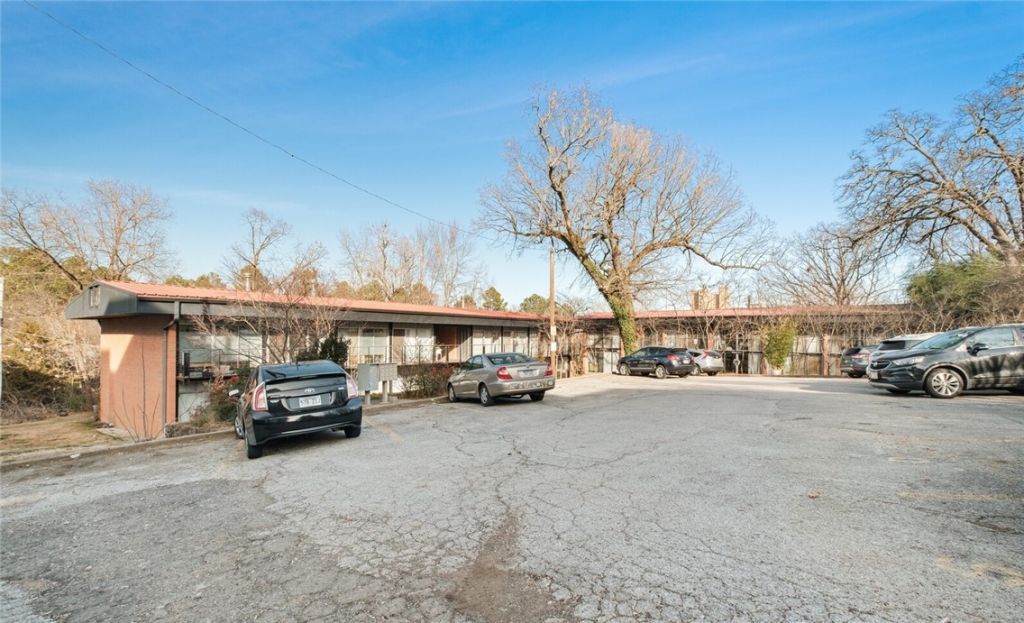 8 Hill Avenue, Fayetteville, AR 72701 Main Photo