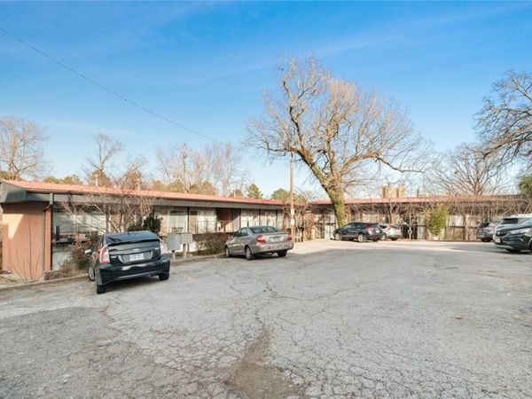 8 Hill Avenue, Fayetteville, AR 72701