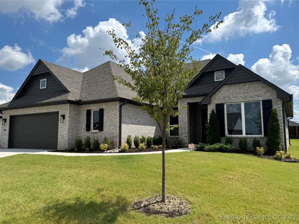 2919 S 8th Street, Broken Arrow, OK 74012