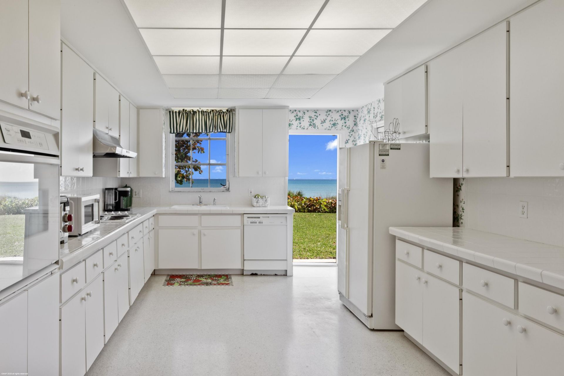 15 S Beach Road, Jupiter Island, FL 33455 Photo