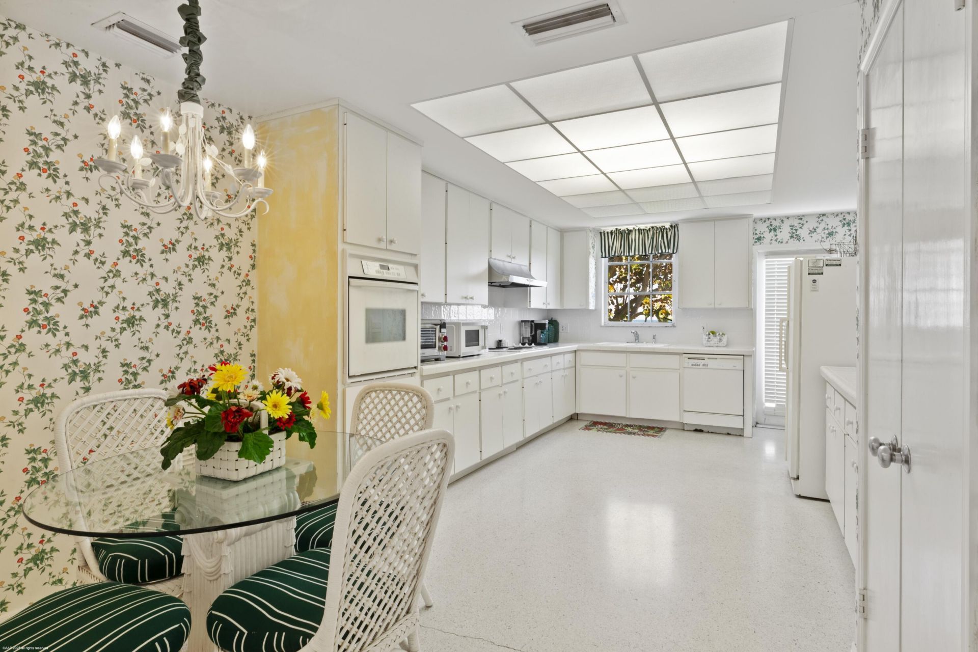 15 S Beach Road, Jupiter Island, FL 33455 Photo