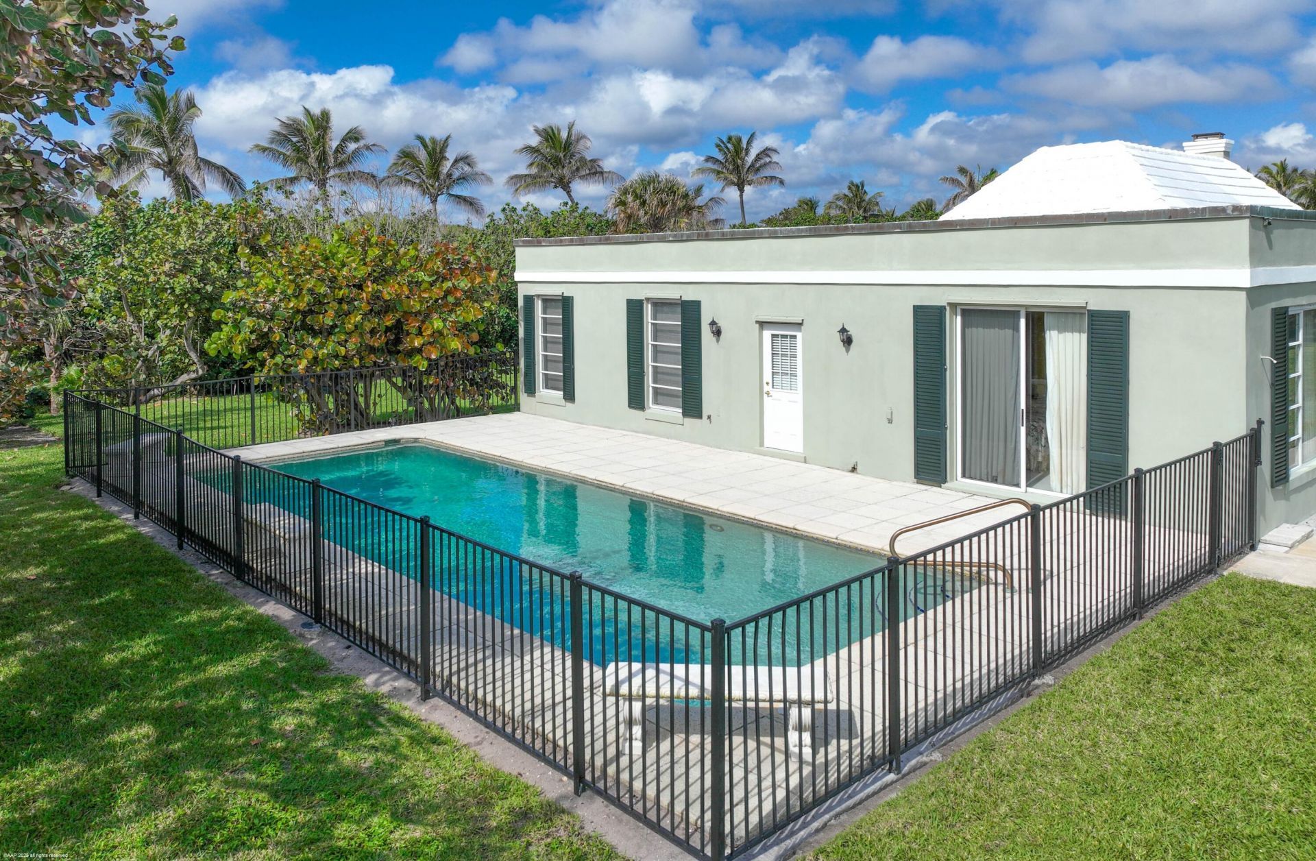 15 S Beach Road, Jupiter Island, FL 33455 Photo