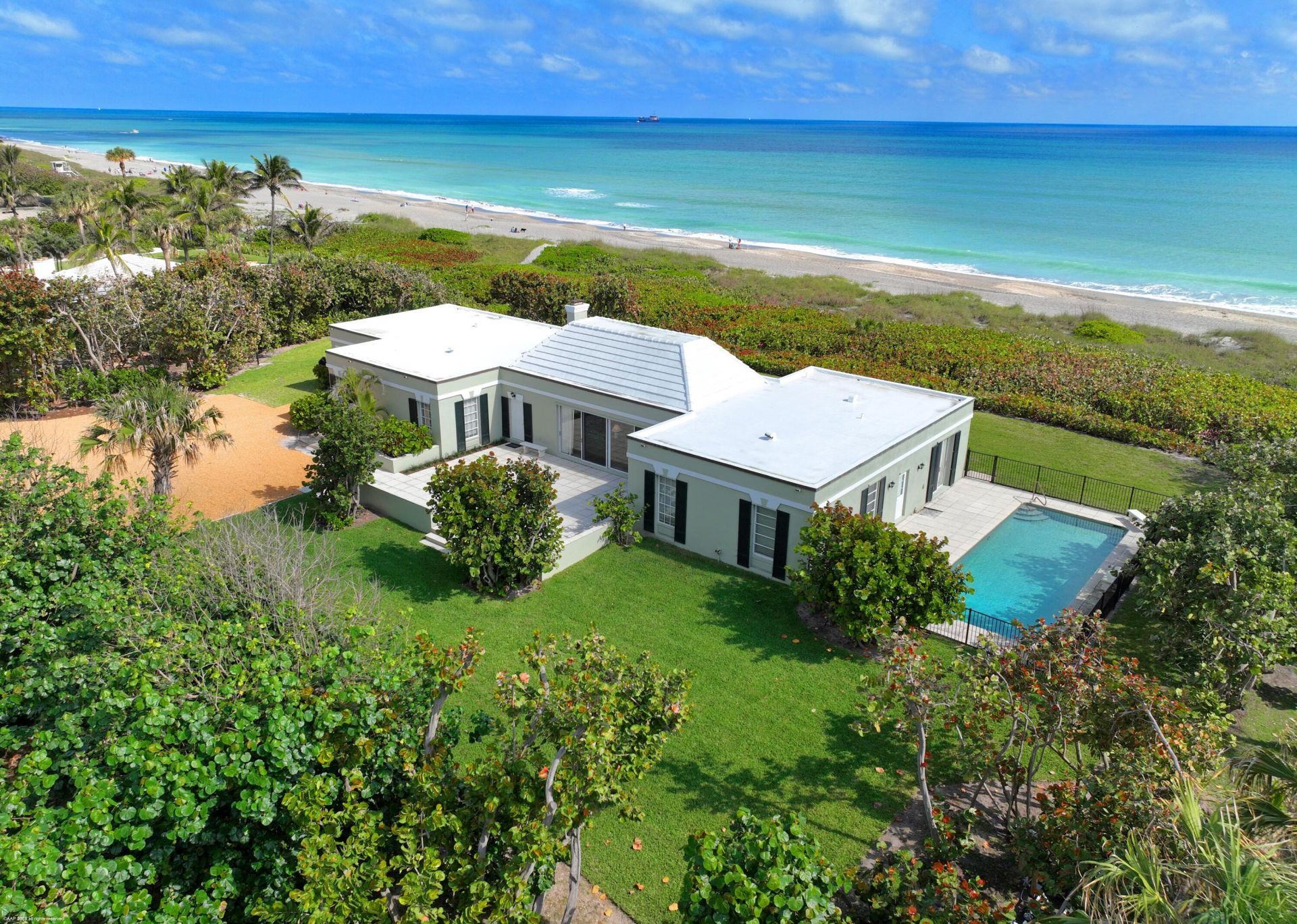 15 S Beach Road, Jupiter Island, FL 33455 Photo