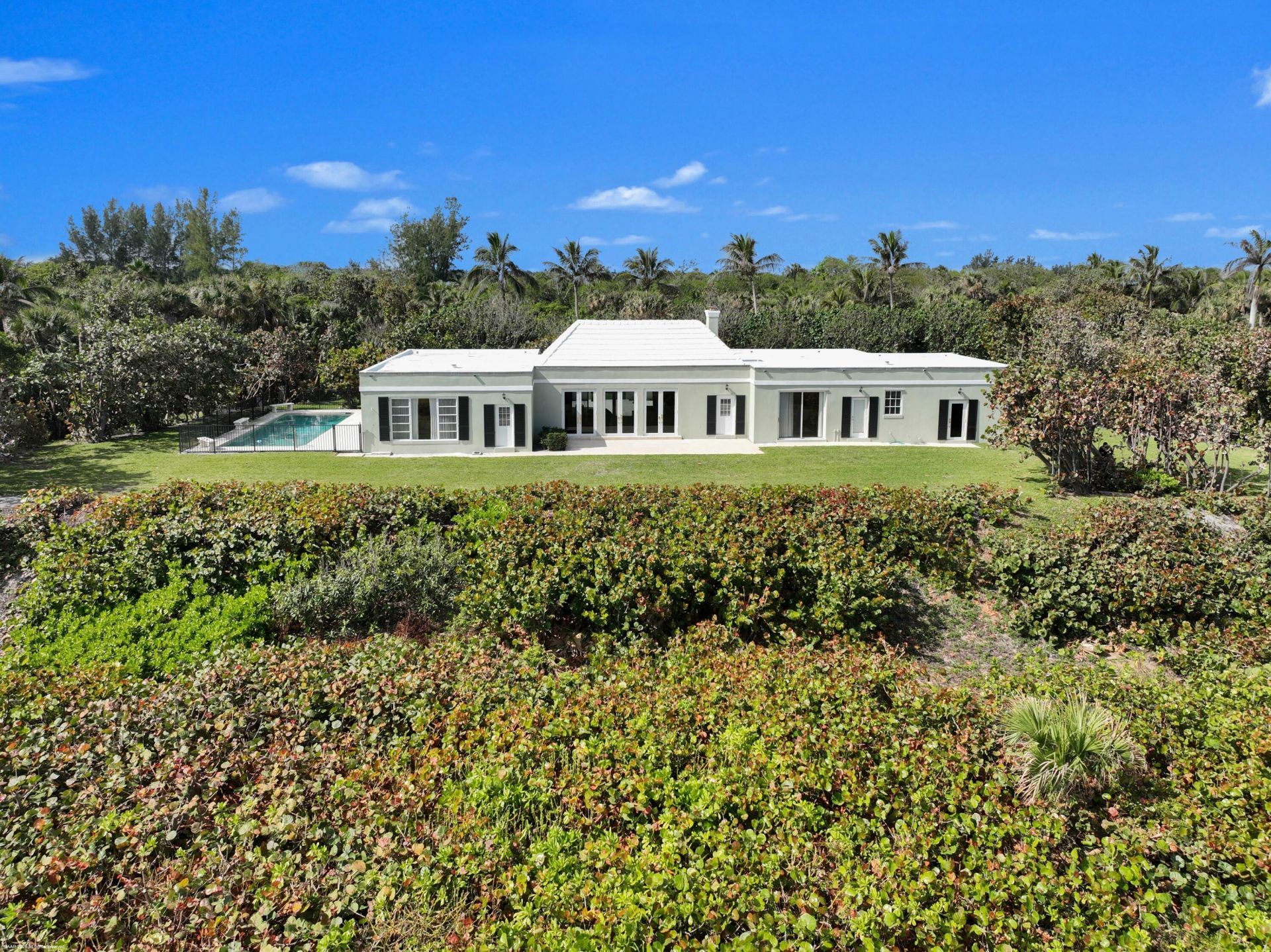 15 S Beach Road, Jupiter Island, FL 33455 Photo