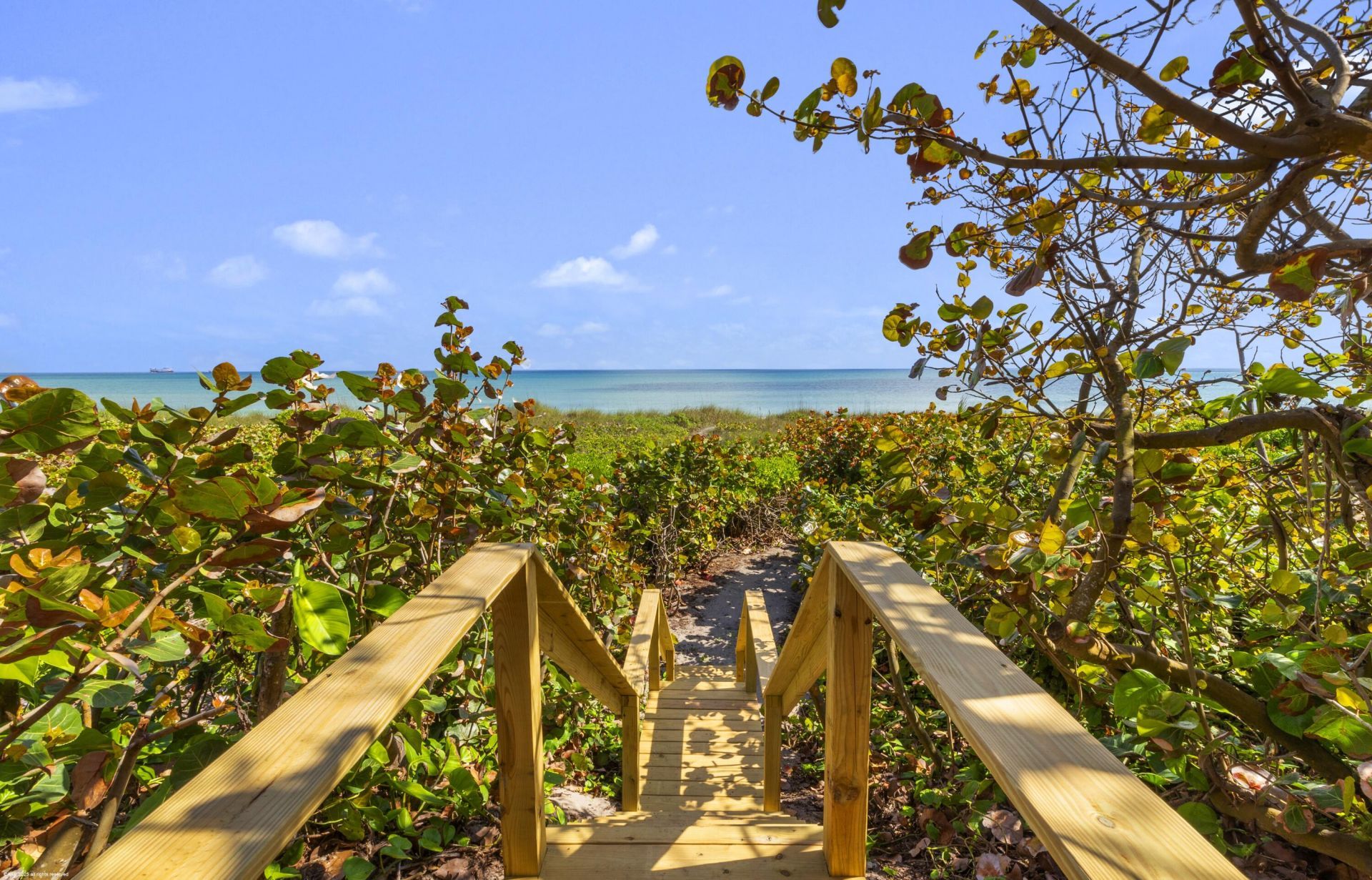 15 S Beach Road, Jupiter Island, FL 33455 Photo