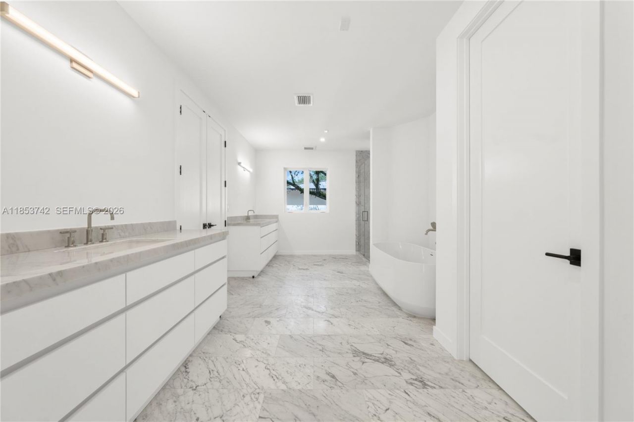 5835 SW 81st St, South Miami, FL 33143 Photo