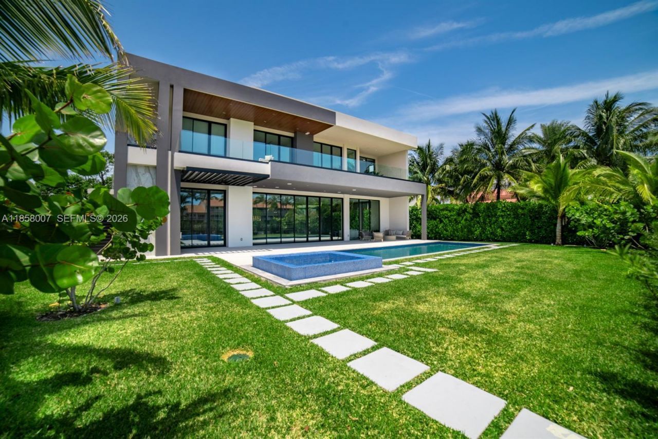 493 Holiday Dr, Hallandale Beach, FL 33009 Photo