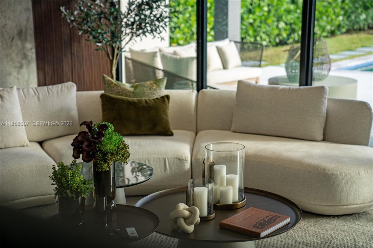 493 Holiday Dr, Hallandale Beach, FL 33009 Photo