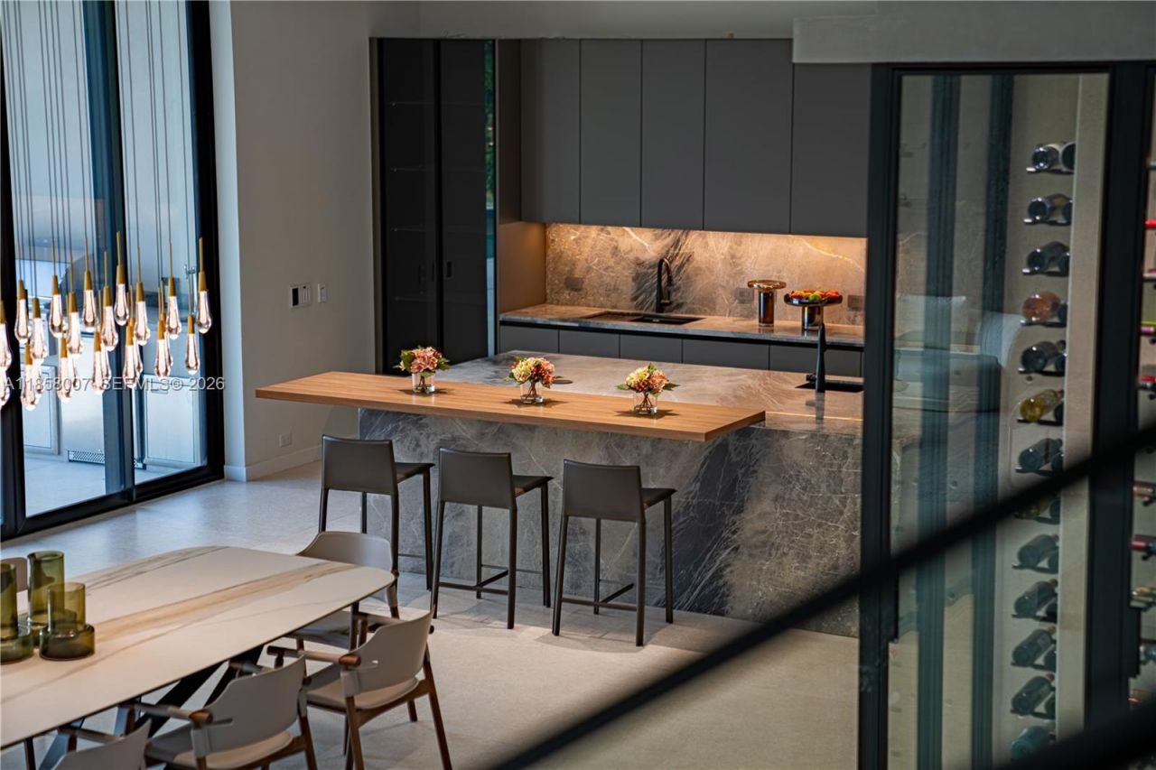 493 Holiday Dr, Hallandale Beach, FL 33009 Photo