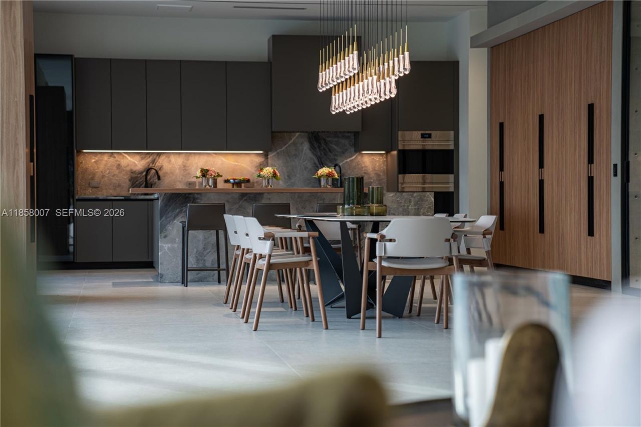 493 Holiday Dr, Hallandale Beach, FL 33009 Photo