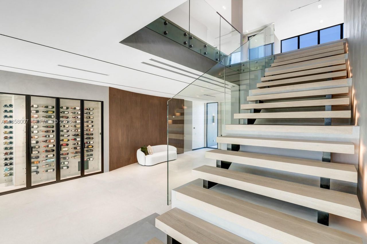 493 Holiday Dr, Hallandale Beach, FL 33009 Photo