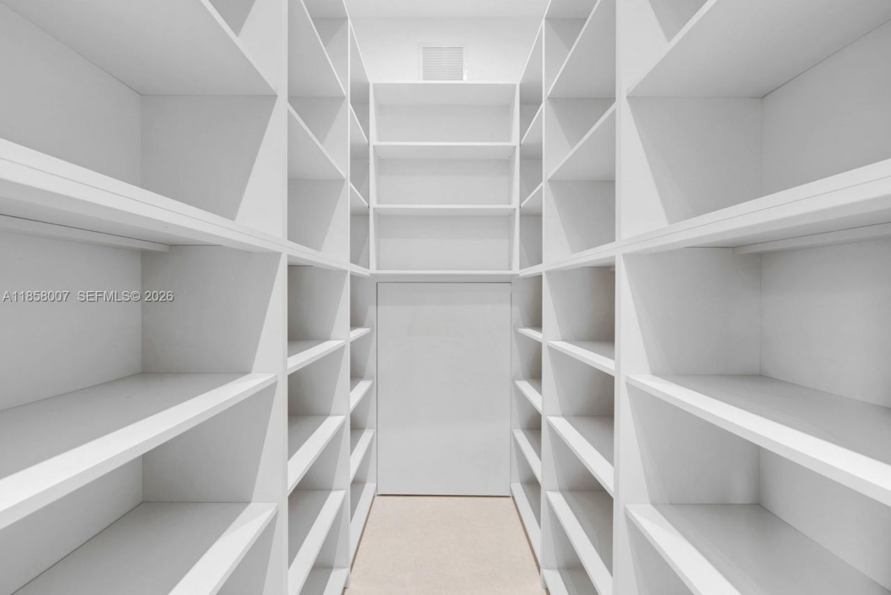 493 Holiday Dr, Hallandale Beach, FL 33009 Photo