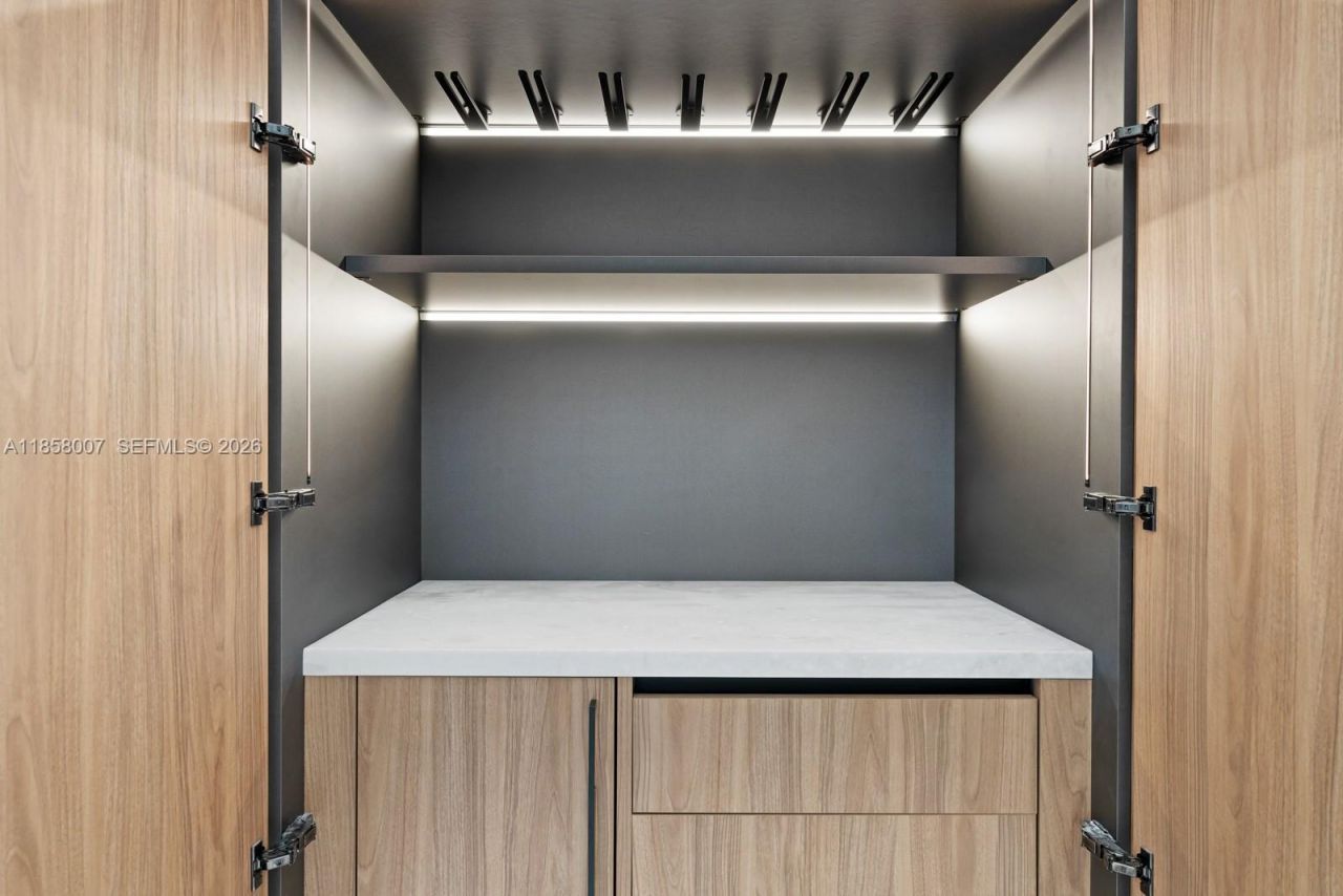 493 Holiday Dr, Hallandale Beach, FL 33009 Photo