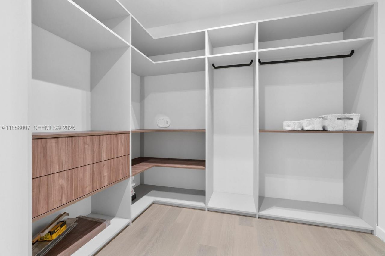 493 Holiday Dr, Hallandale Beach, FL 33009 Photo