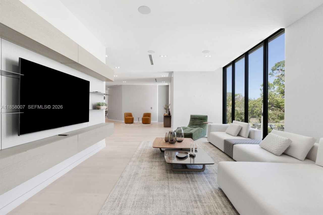 493 Holiday Dr, Hallandale Beach, FL 33009 Photo