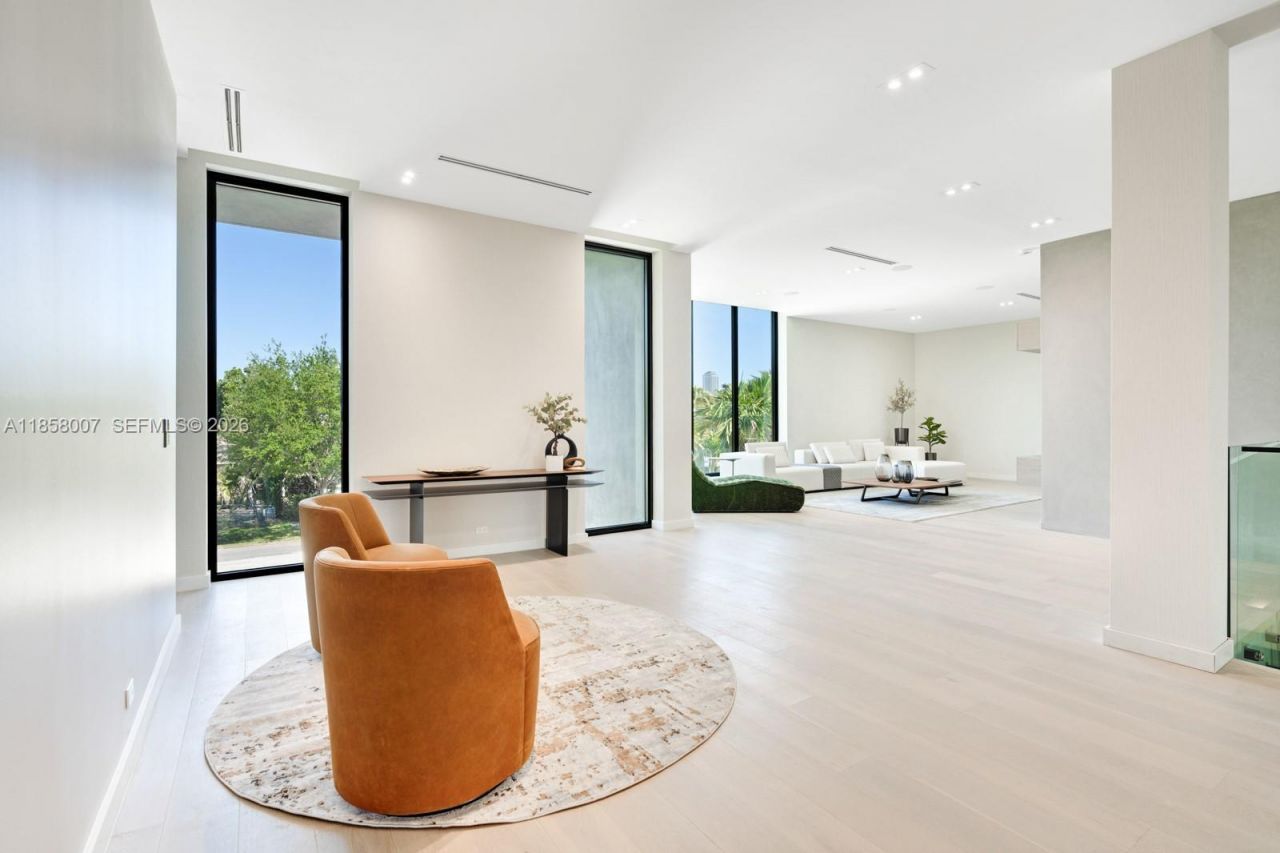 493 Holiday Dr, Hallandale Beach, FL 33009 Photo