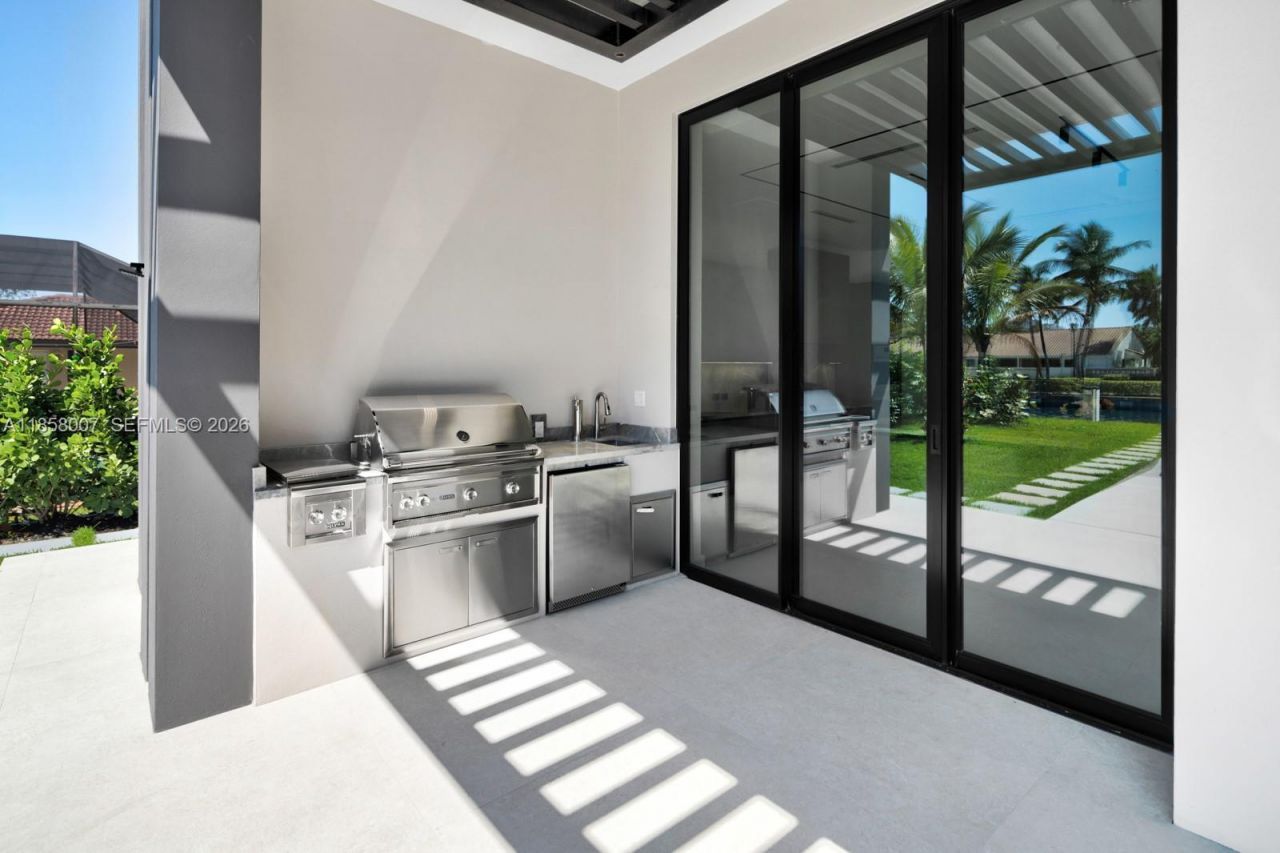 493 Holiday Dr, Hallandale Beach, FL 33009 Photo