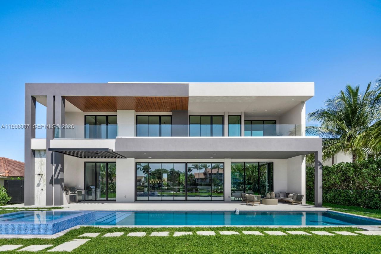 493 Holiday Dr, Hallandale Beach, FL 33009 Photo