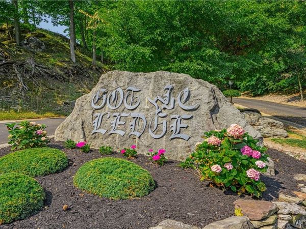 17 Gothic Ledge, Lockport, NY 14094