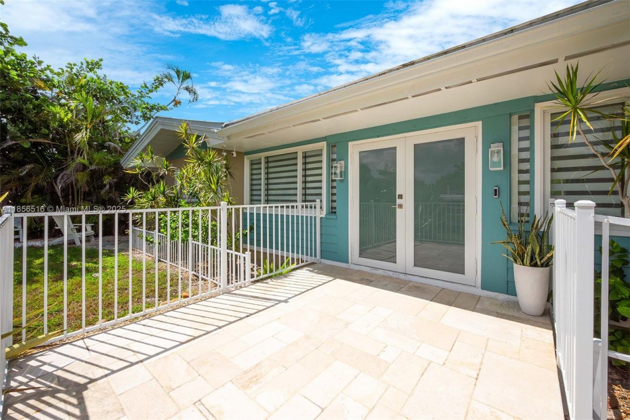 5885 Pine Tree, Sanibel, FL 33957 Photo