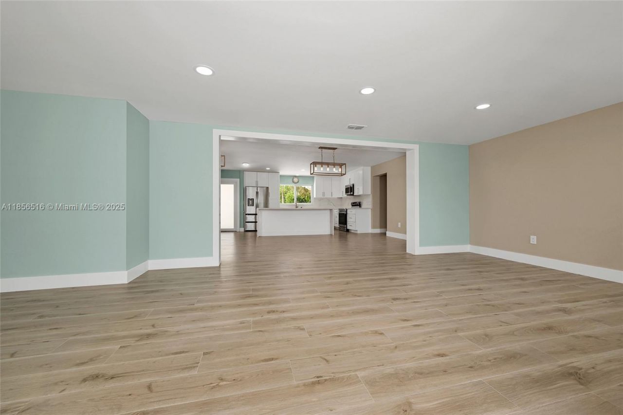 5885 Pine Tree, Sanibel, FL 33957 Photo