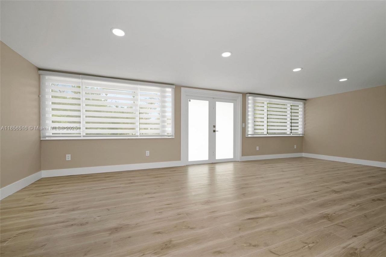 5885 Pine Tree, Sanibel, FL 33957 Photo