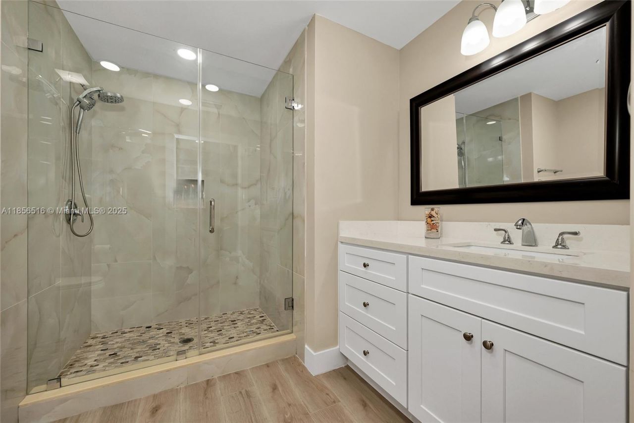 5885 Pine Tree, Sanibel, FL 33957 Photo