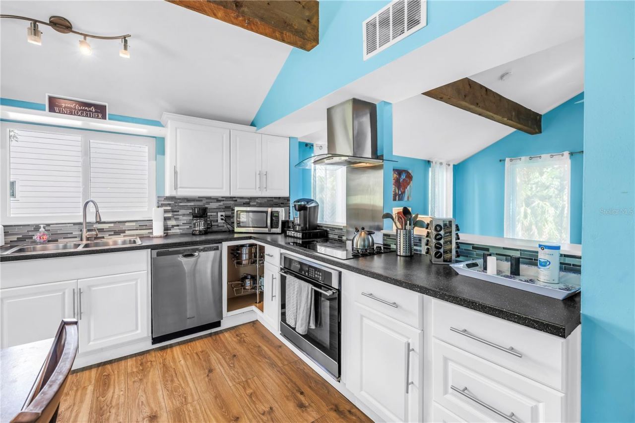 156 Siesta Drive, Sarasota, FL 34242 Photo