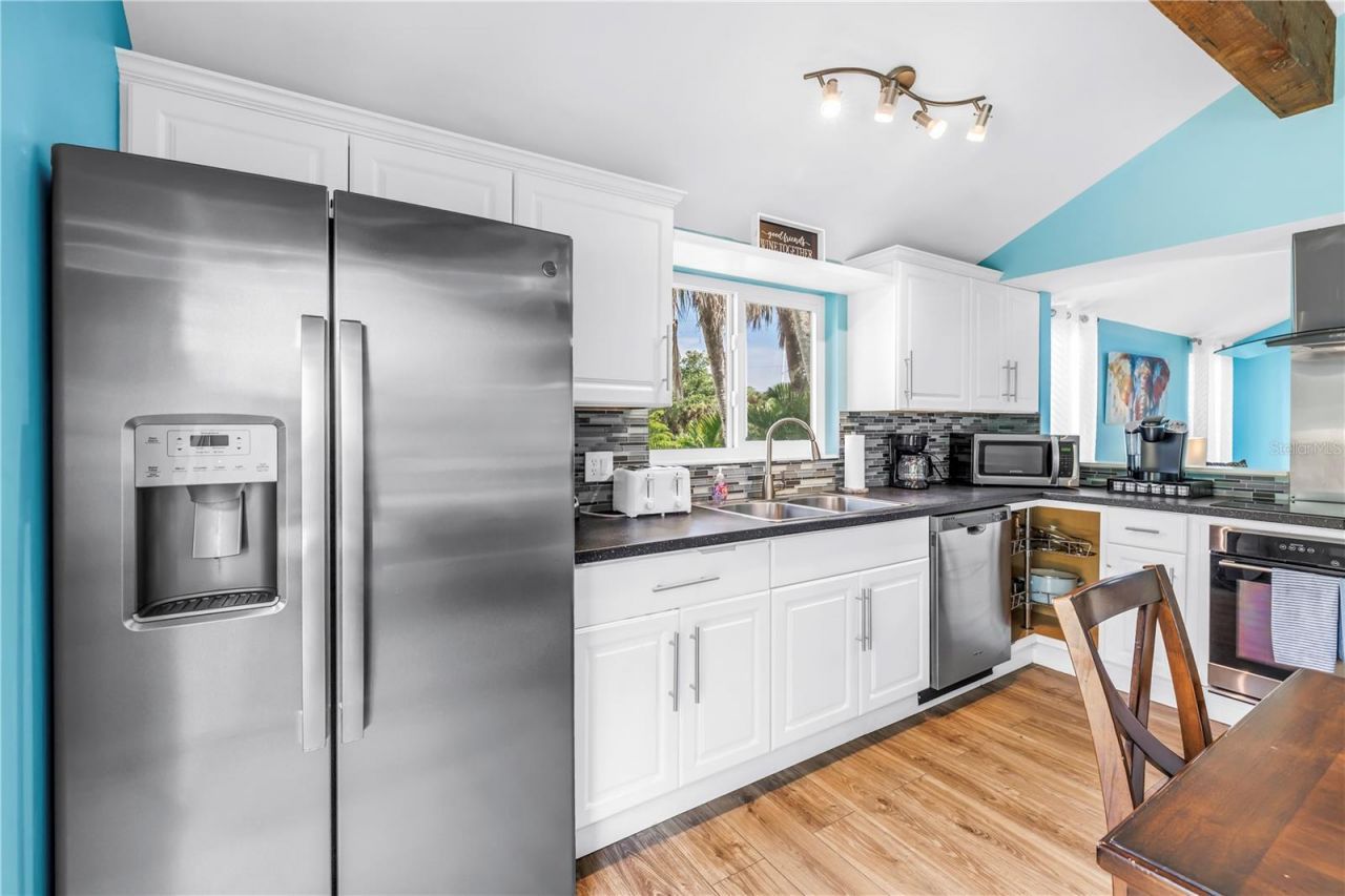 156 Siesta Drive, Sarasota, FL 34242 Photo