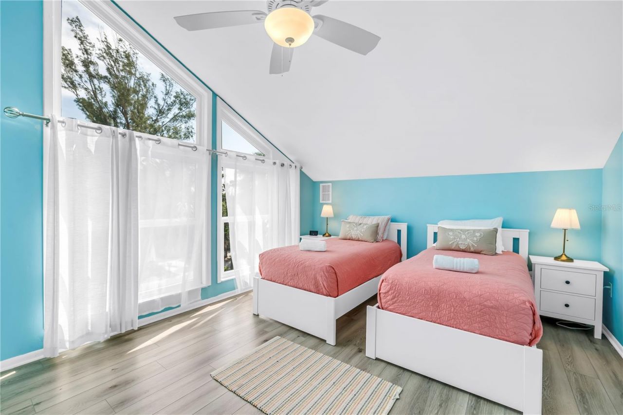 156 Siesta Drive, Sarasota, FL 34242 Photo