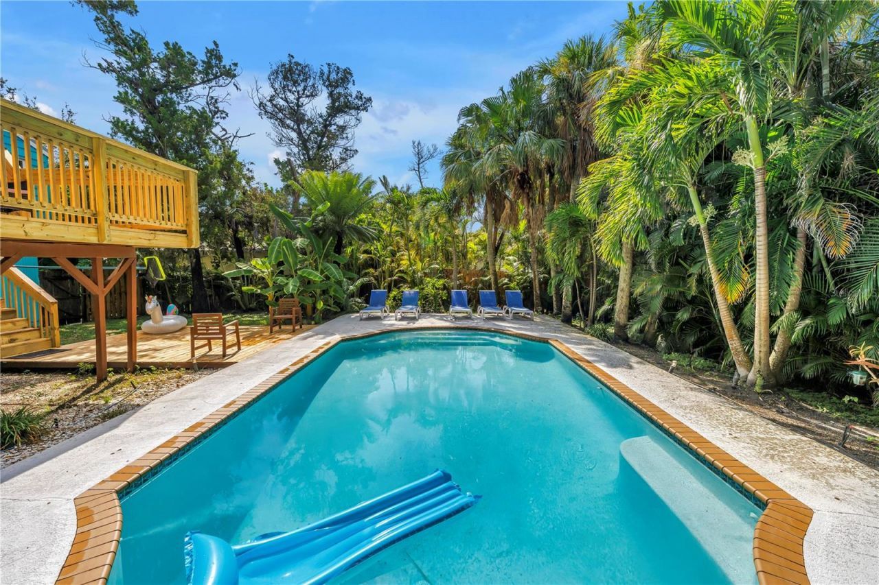 156 Siesta Drive, Sarasota, FL 34242 Photo