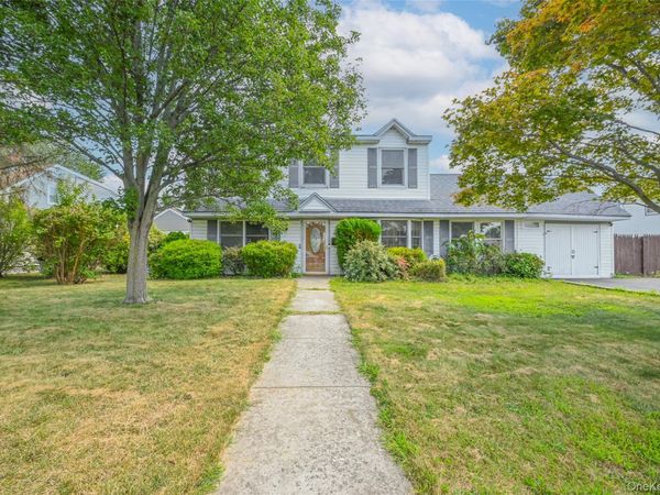 19 Griddle Lane, Levittown, NY 11756